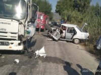 Çöp Kamyonu Tofaş Marka Otomobili Çöpe Çevirdi