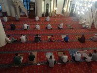 İzmir’de Kurban Bayramı Namazı Korona Virüs Tedbirleriyle Kılındı