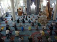 Uşak’ta Sosyal Mesafeli Bayram Namazı
