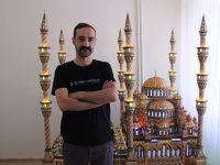 190 bin 900 adet kibrit çöpü kullanarak dev cami maketi yaptı