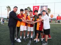 1.Ulaş Bayam Futbol Turnuvası’nda Şampiyonların Kupa Heyecanı