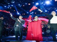 Aliağa Cumhuriyet Bayramı’nı İzel-Çelik-Ercan İle Kutladı