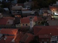 İzmirliler gece yarısı depremle uyandı