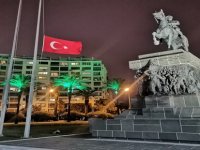 İzmir’de bayraklar yarıya indirildi