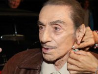 Aydemir Akbaş'a Gençlik Makyajı