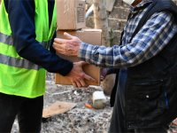 İzmir’de ihtiyaç sahipleri ve emekliler unutulmadı