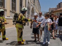 İzmir İtfaiyesi yangınlara dikkat çekmek için sokağa indi