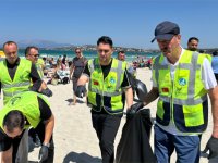 İzmir Ülkü Ocakları'ndan Sahillerde Eş Zamanlı Temizlik