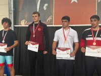 Aliağa’nın Genç Güreşçileri Okullarını İzmir Üçüncüsü Yaptı