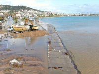 Foça Belediyesi Ekipleri Yoğun Yağışlara Karşı Sahada Mücadeleyi Sürdürüyor