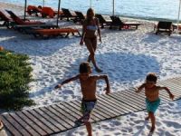 Çağla Şıkel Çocuklarıyla Bodrum’da Tatil Yapıyor