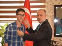 Kaymakamdan Başarılı Öğrenciye Tebrik