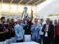 Manisaspor Şampiyonluk Kupasını Kaldırdı