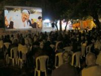 Yüzlerce Vatandaş Açık Havada ‘İftarlık Gazoz’ Filmini İzledi