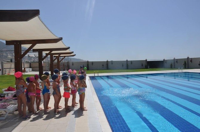 Buharkent’te Yüzme Bilmeyen Kalmayacak