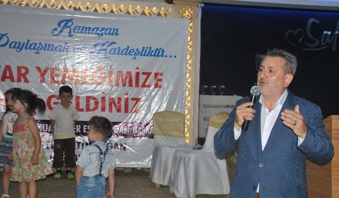 Aydınlı Berber Ve Kuaförler İftarda Buluştu