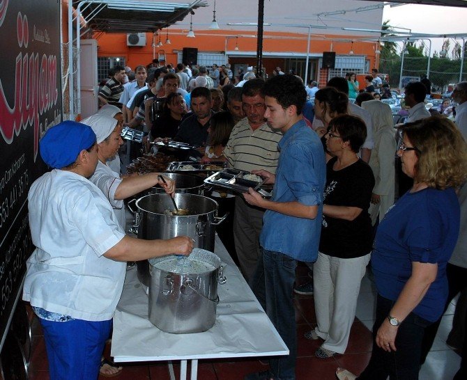 Salihli Bakkallar Odası’ndan İftar Programı