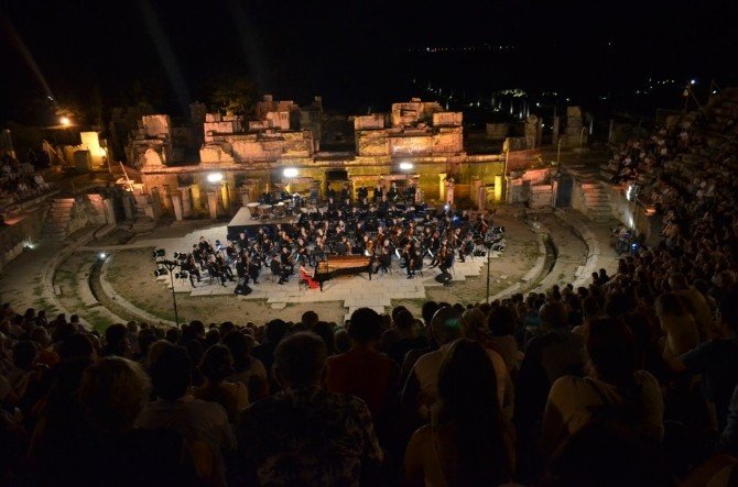 Efes Antik Tiyatro’da Muhteşem Kapanış