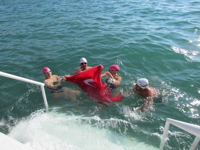 Sakız’dan Çeşme’ye Bayrak Yüzüşü