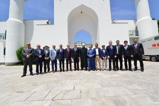 Belediyeler Birliği’nden Karadağlı Müslümanlara Araç Desteği