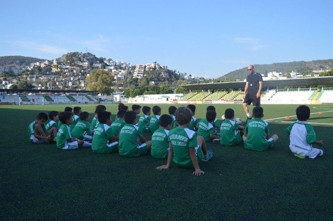 Bodrum’da Geleceğin Futbolcuları Yetişiyor