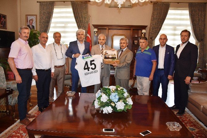 Akhisar Protokolü Vali Güvençer’i Ziyaret Etti