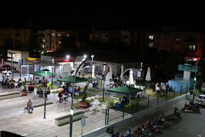 Cumartesi Meydanı Çay Bahçesi Hizmete Girdi