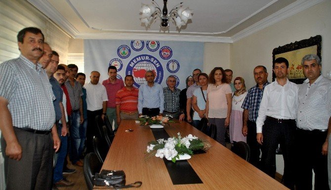 Aydın Memur Sen Darbecileri Kınadı