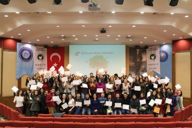 Genç Eczacılar E-gelişim Eğitimleri İle Mesleğe Hazırlanıyor