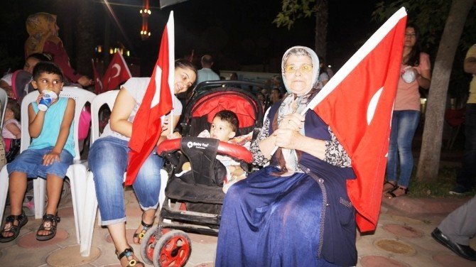 Sarıgöl Demokrasi Şehitlerini Andı