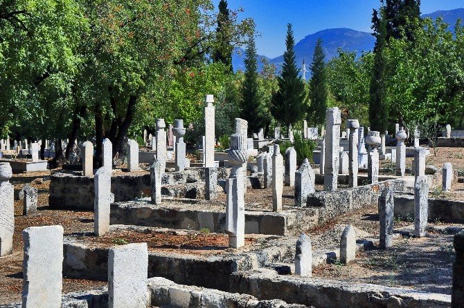 Tarihi İlbade Mezarlığı Kazı Çalışmaları Dokuzuncu Yılına Girdi