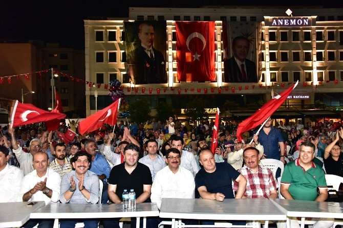 Şehzadeler Mehteran Takımı, Demokrasi Nöbetçilerini Coşturdu