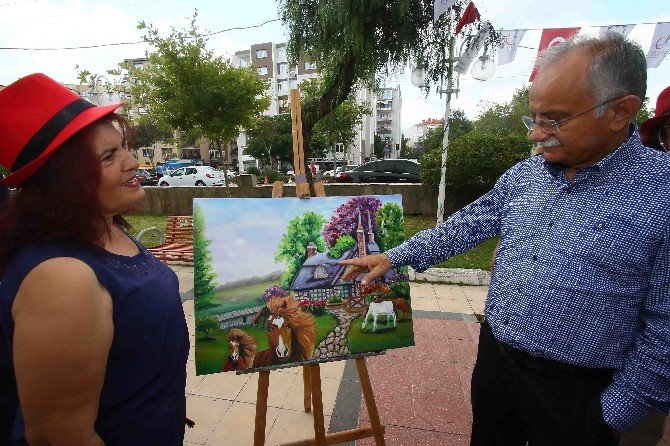Bayraklı’da Ressam Kursiyerler Sergi Açtı