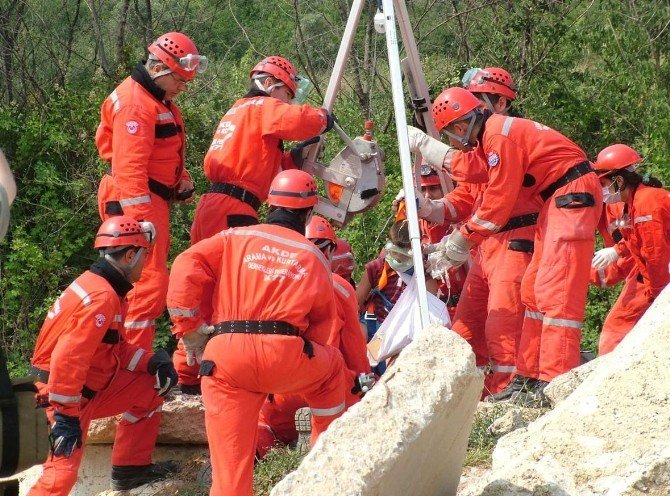 Tiryaki; “Müteahhitliğe Belli Bir Kural Ve Eğitim Şartı Getirilmeli”