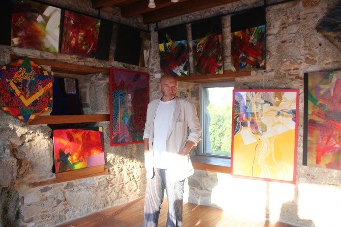 Romanya’dan Oğlunun Tedavisi İçin Geldi, Sergi Açmaya Karar Verdi