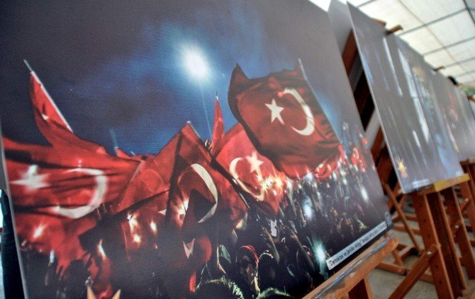 Ak Parti ’15 Temmuz Milli İradenin Yükselişi Sergisi’ni Aydınlılarla Buluşturdu