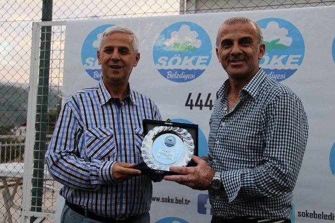 Söke Futbolun Efsaneleri Giray Bulak Ve Oğuz Çetin’i Ağırladı
