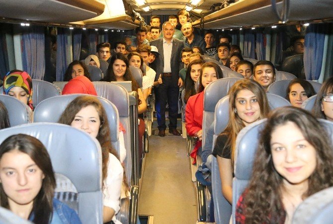 Pamukkale Belediyesi Öğrenciler Bin Öğrenciyi Geziye Götürdü