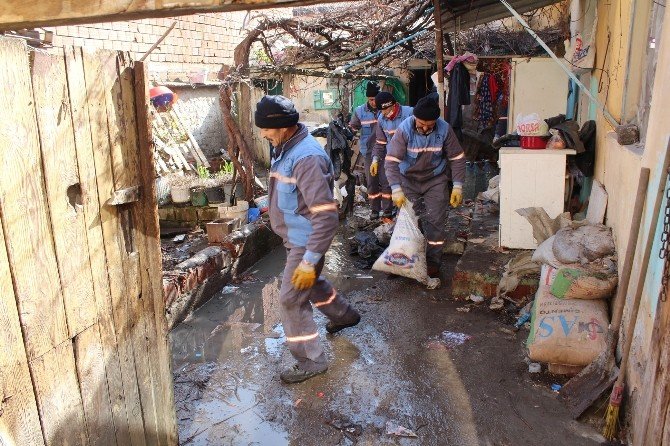 Pamukkale Belediyesi’nden Çöp Ev Seferberliği
