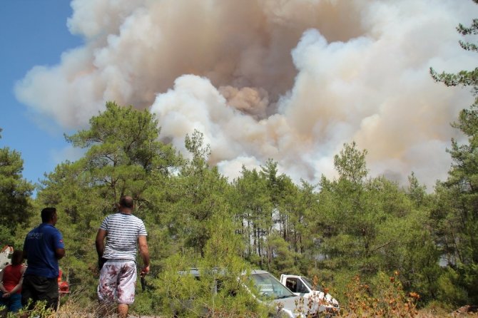 Marmaris’te Orman Yangını: Kontrol Altına Alınamıyor