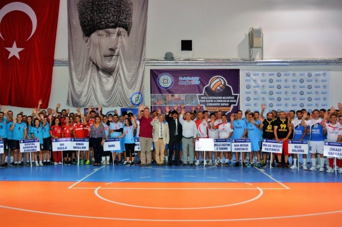 Kurumlar Arası Cumhuriyet Kupası Turnuvası Başladı