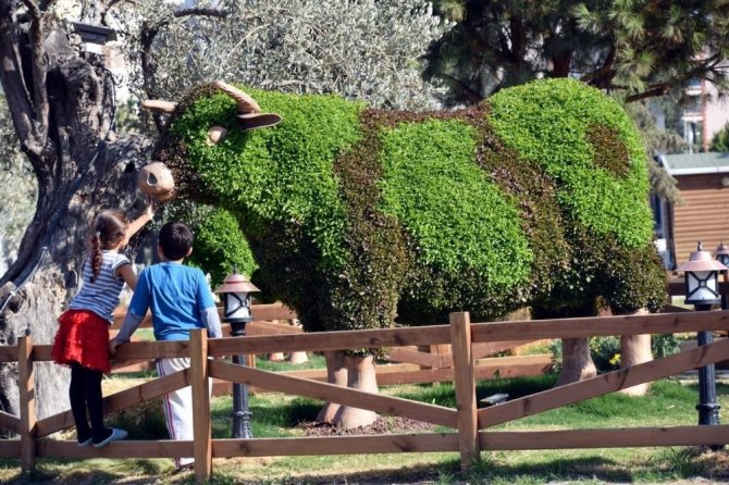 Aliağa’nın Çiftliğini Çocuklar Çok Sevdi