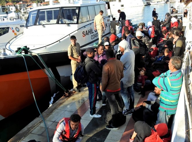 İzmir’de 98 Kaçak Göçmen Kurtarıldı