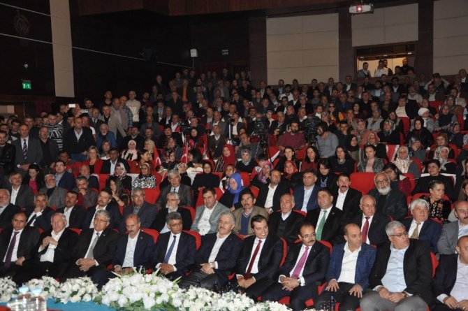 Bakan Ahmet Arslan, Uşak’ta Ak Parti Merkez İlçe Kongresine Katıldı