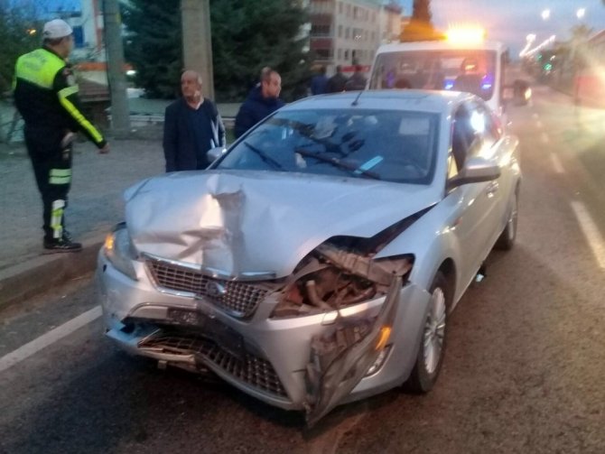 İzmir’de Otomobil İle Kamyonet Çarpıştı: 11 Yaralı