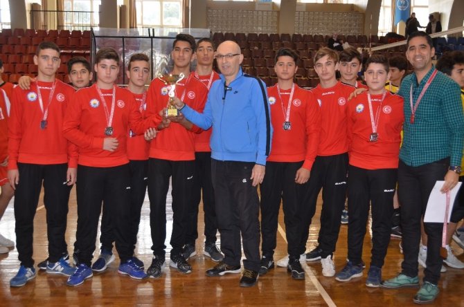 Genç Erkeklerin Şampiyonu İncirliova Spor Lisesi