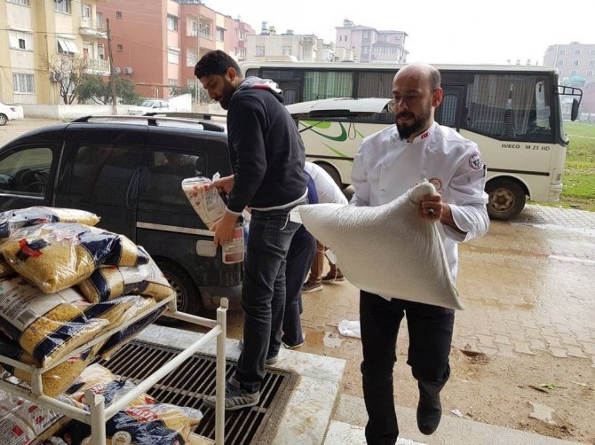 Gönüllü Aşçılar, Reyhanlı’daki Savaş Mağdurlarına Gıda Yardımında Bulundu