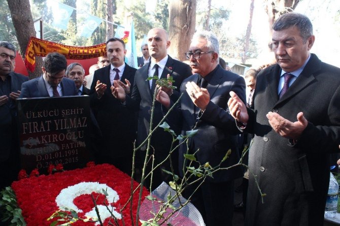 Üniversitede Öldürülen Ülkücü Fırat Çakıroğlu Mezarı Başında Anıldı