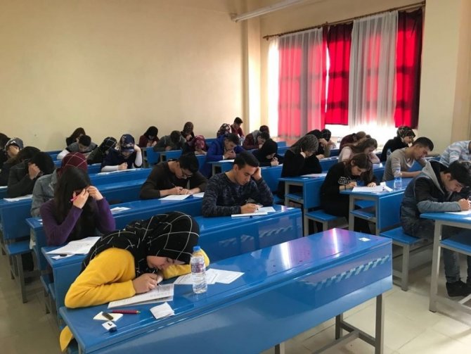Gazi Emet Anadolu Lisesi Öğrencileri Üniversiteye Hazırlanıyor