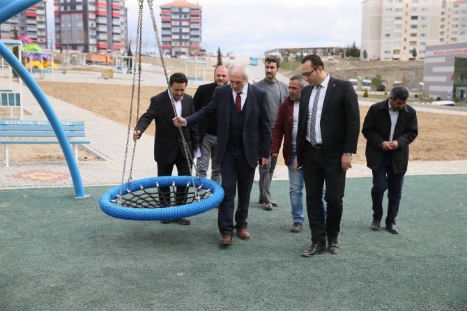 Başkan Saraçoğlu, Oyun Parkı Ve Peyzaj Çalışmalarını Yerinde İnceledi